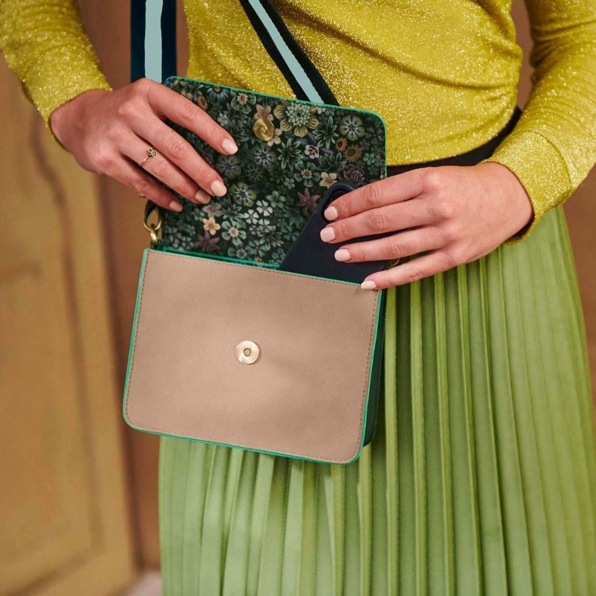 Fenna / Cross Body Flap Small / MOQ 1