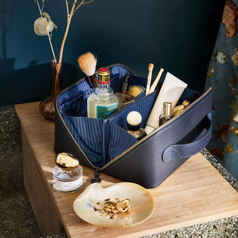Cyrille / Cosmetic Bag Medium / MOQ 1